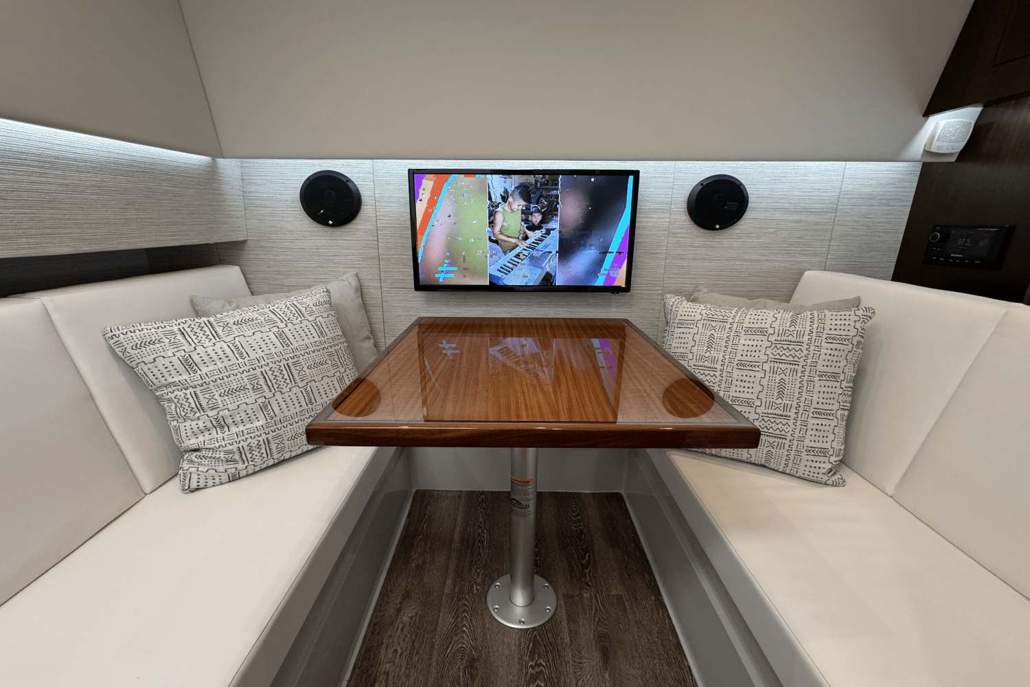 Slide: The Image of Cruisers Yachts 34 GLS 2023 - 8