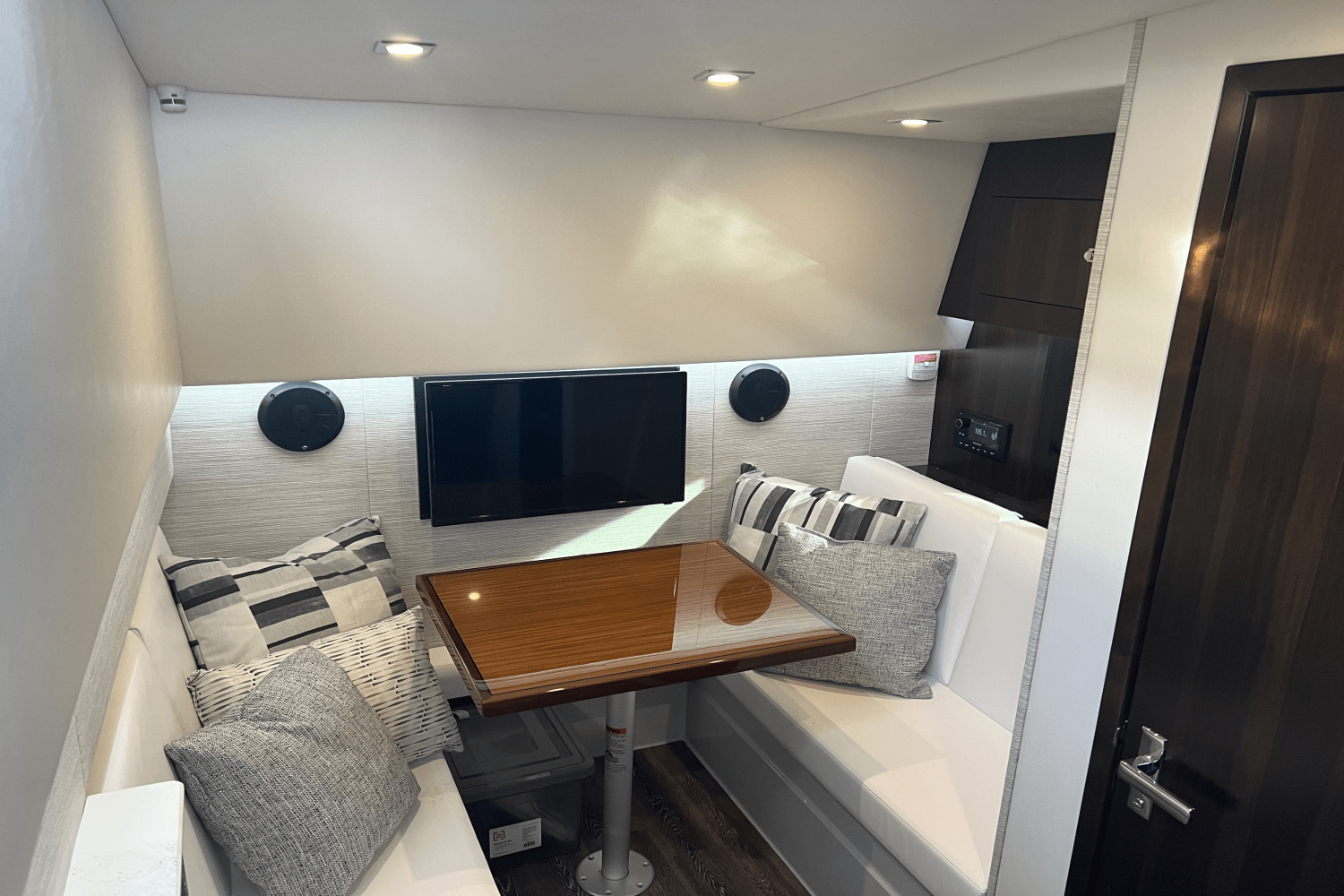 Slide: The Image of Cruisers Yachts 34GLS I/O SOUTH BEACH 2023 - 103