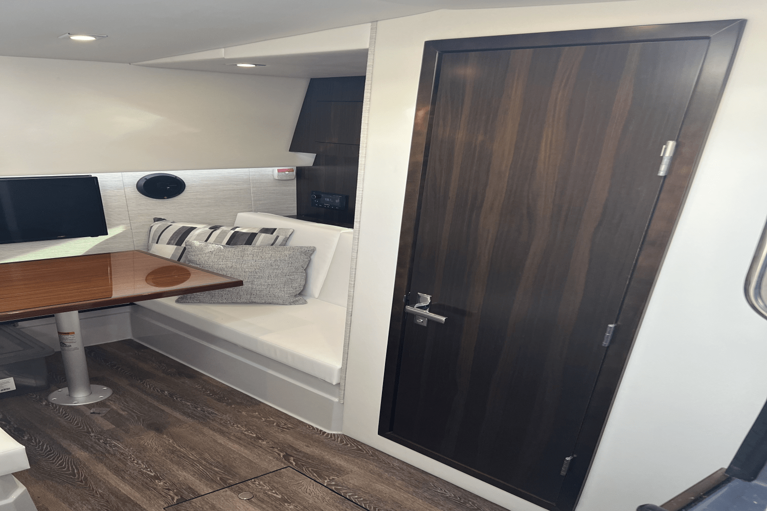 Slide: The Image of Cruisers Yachts 34GLS I/O SOUTH BEACH 2023 - 105