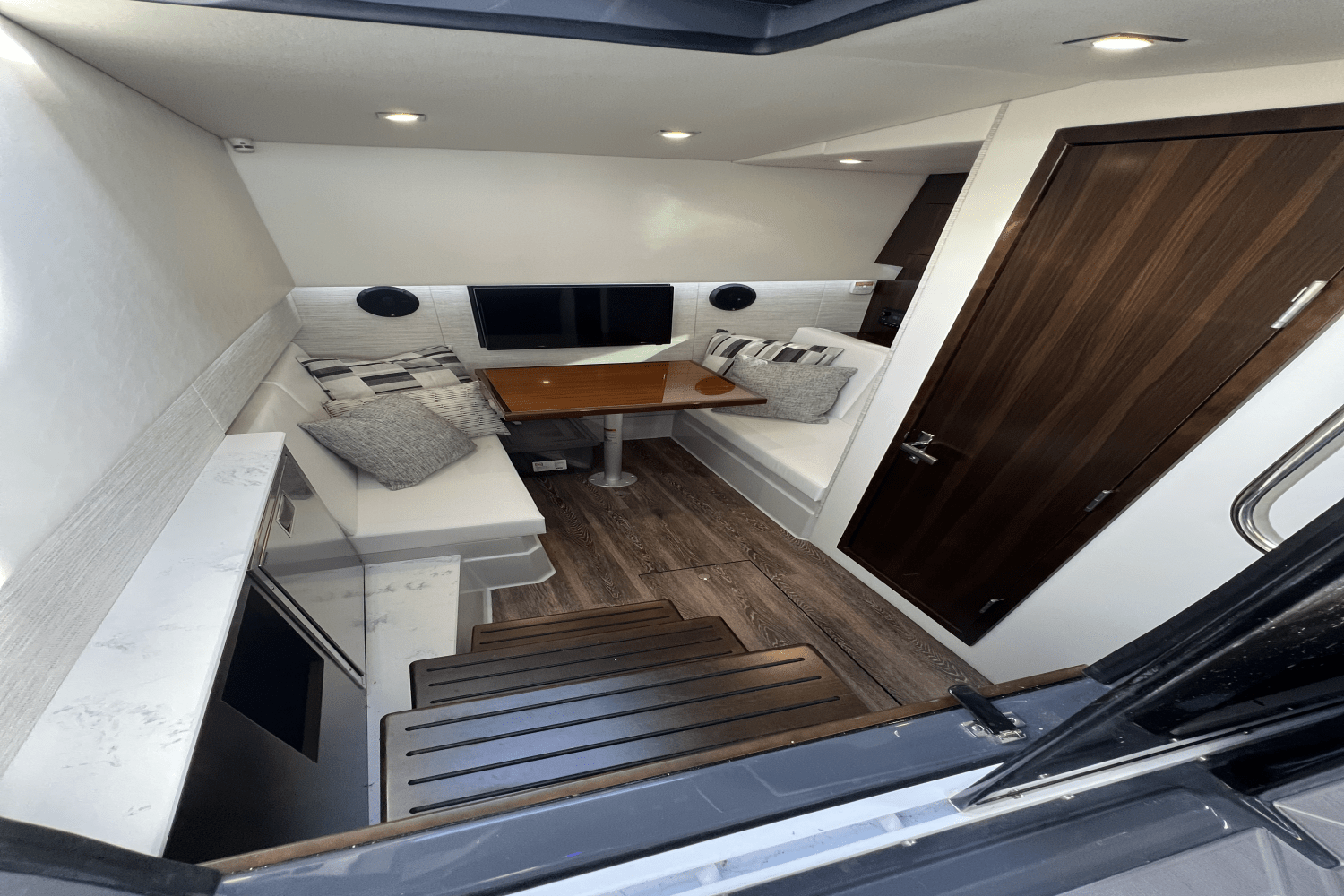 Slide: The Image of Cruisers Yachts 34GLS I/O SOUTH BEACH 2023 - 106