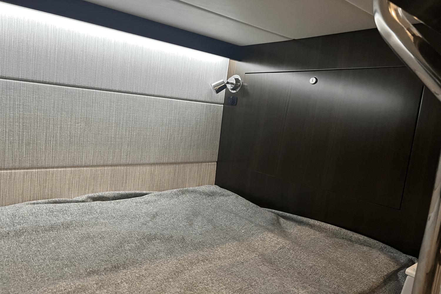 Slide: The Image of Cruisers Yachts 34GLS I/O SOUTH BEACH 2023 - 109