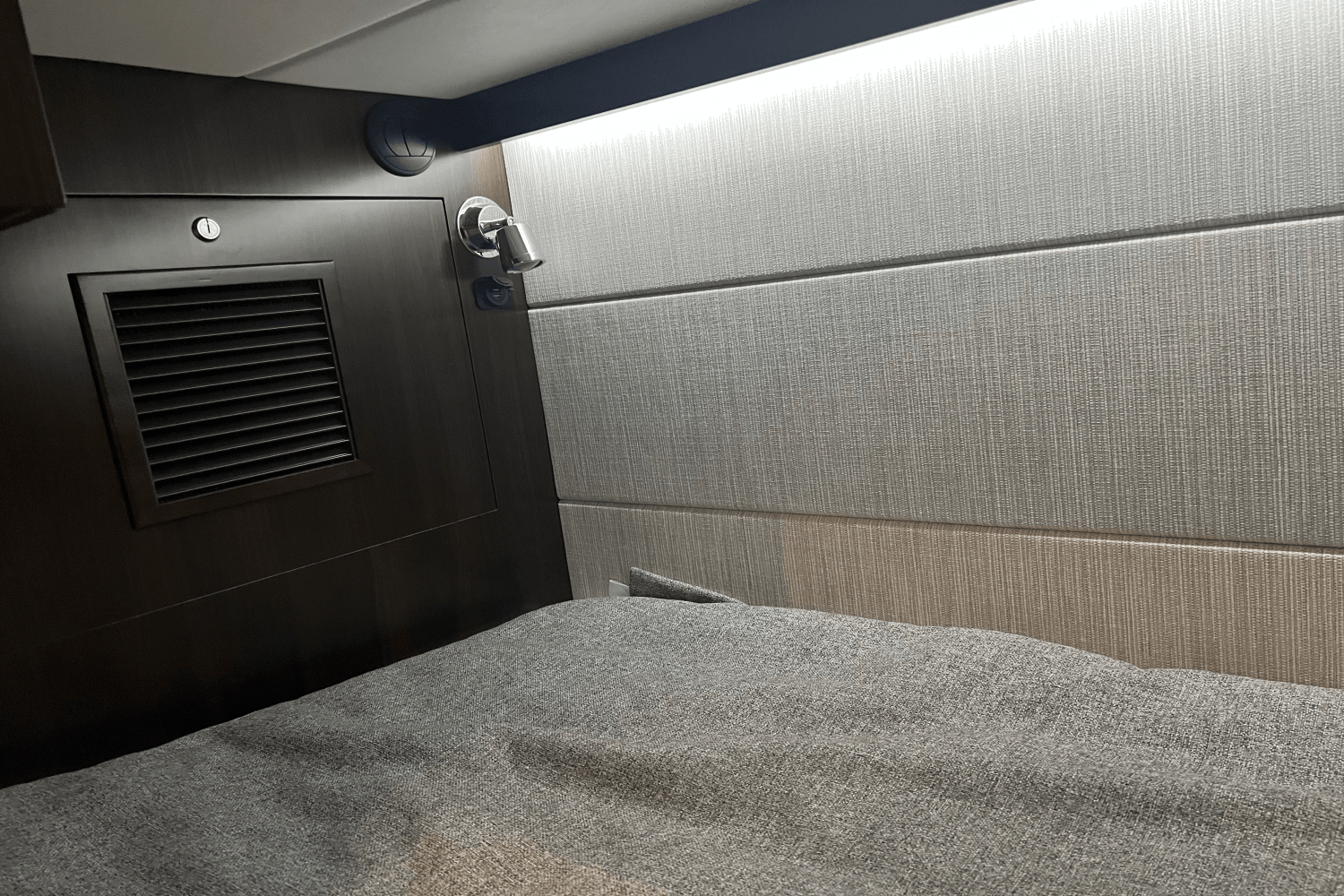 Slide: The Image of Cruisers Yachts 34GLS I/O SOUTH BEACH 2023 - 110