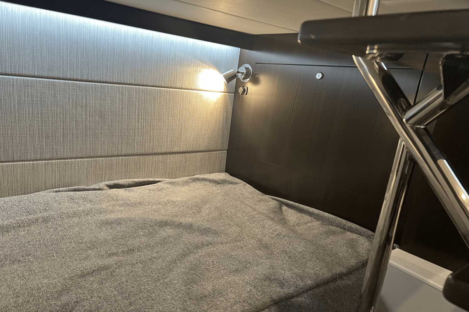 Slide: The Image of Cruisers Yachts 34GLS I/O SOUTH BEACH 2023 - 111