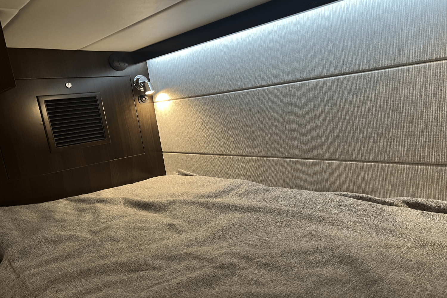 Slide: The Image of Cruisers Yachts 34GLS I/O SOUTH BEACH 2023 - 112