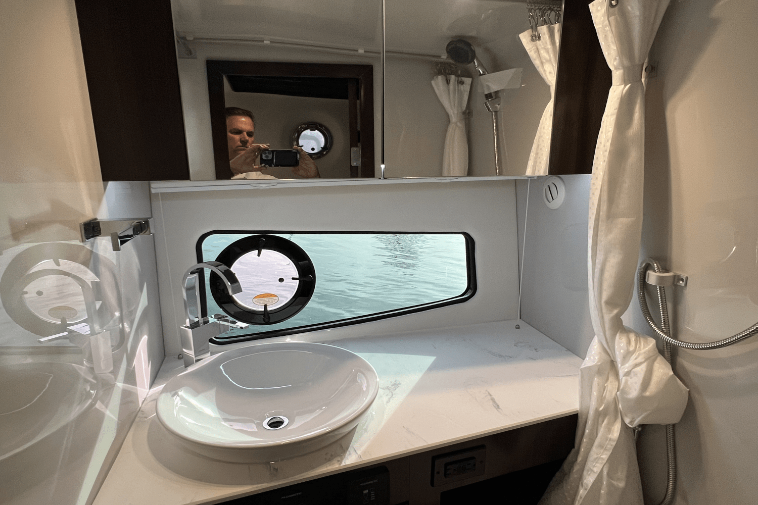 Slide: The Image of Cruisers Yachts 34GLS I/O SOUTH BEACH 2023 - 115