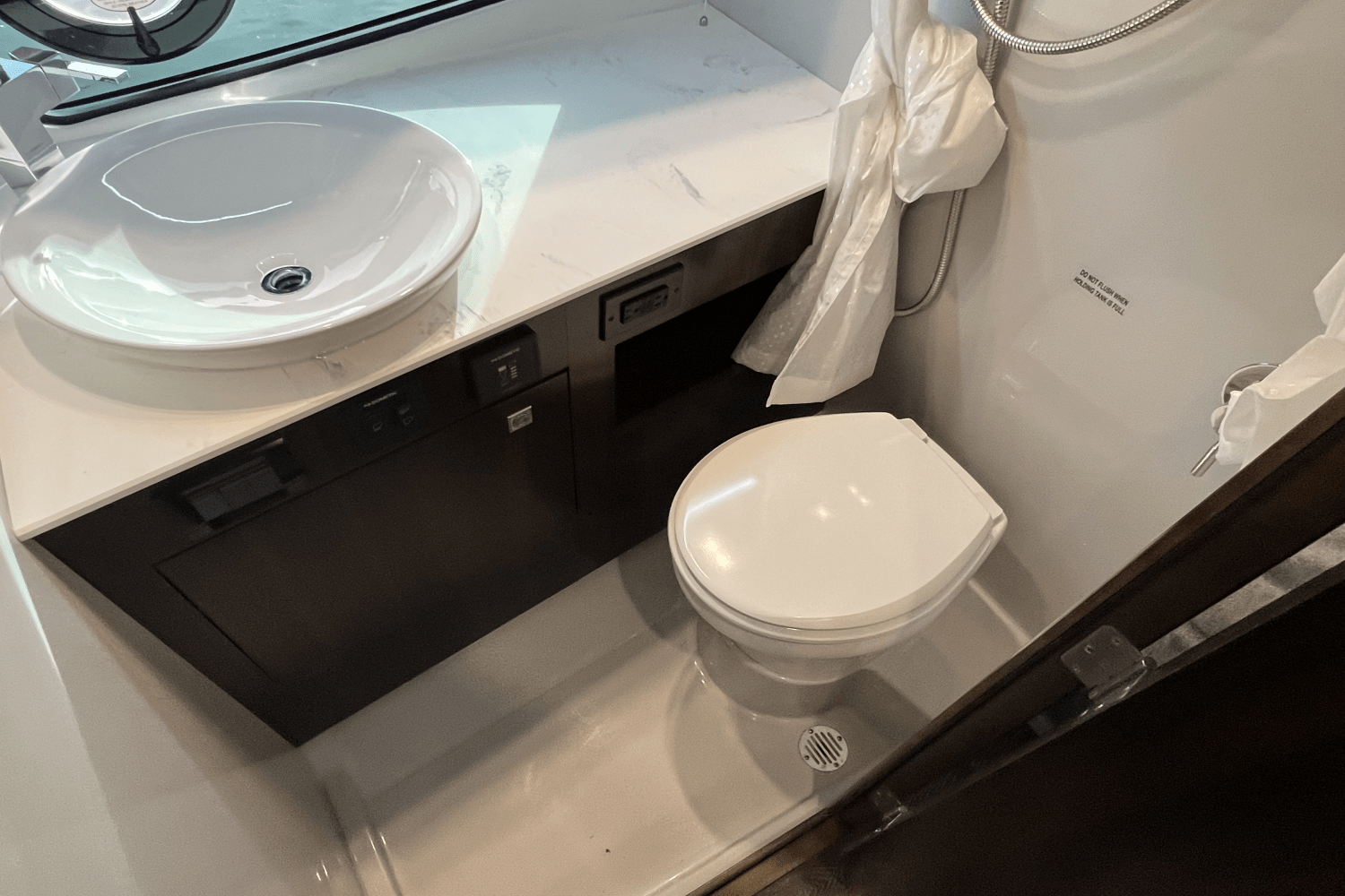 Slide: The Image of Cruisers Yachts 34GLS I/O SOUTH BEACH 2023 - 116