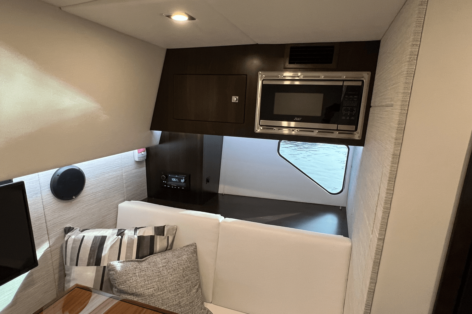 Slide: The Image of Cruisers Yachts 34GLS I/O SOUTH BEACH 2023 - 118