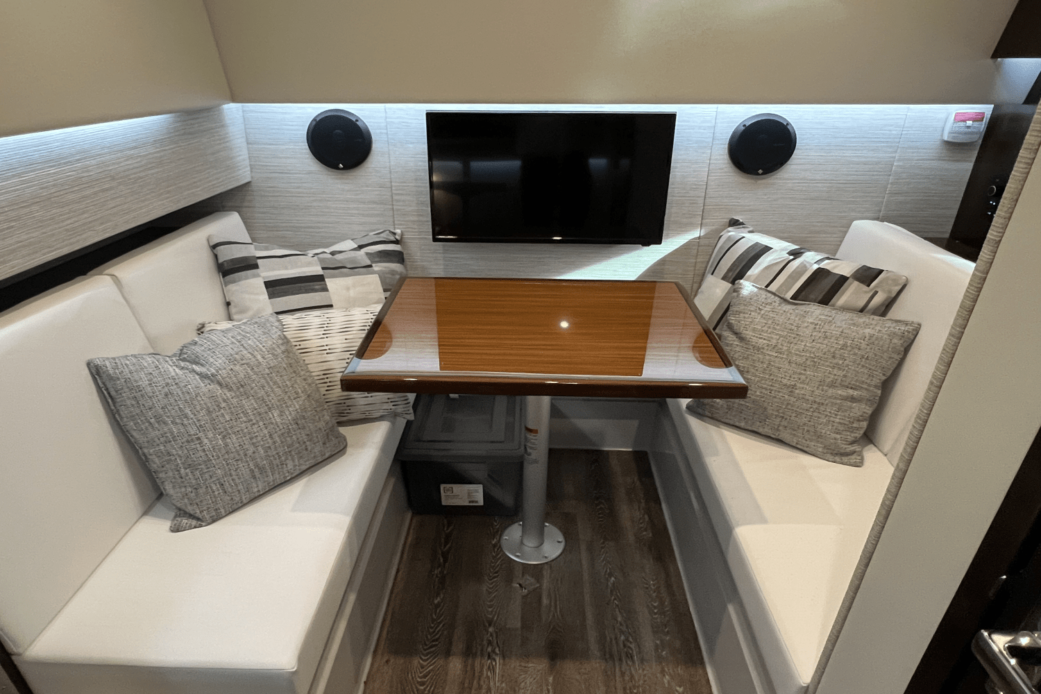 Slide: The Image of Cruisers Yachts 34GLS I/O SOUTH BEACH 2023 - 119