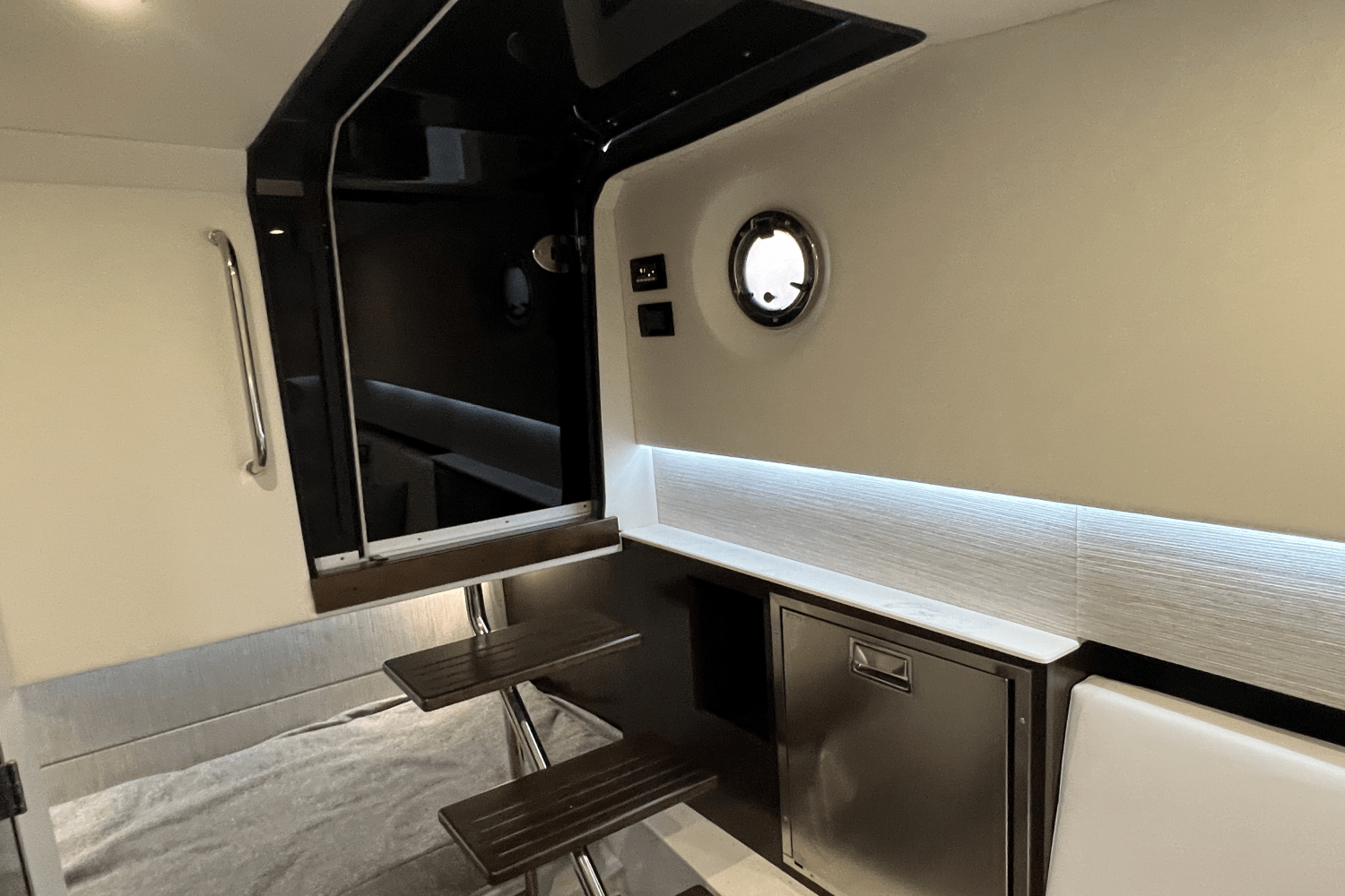 Slide: The Image of Cruisers Yachts 34GLS I/O SOUTH BEACH 2023 - 120