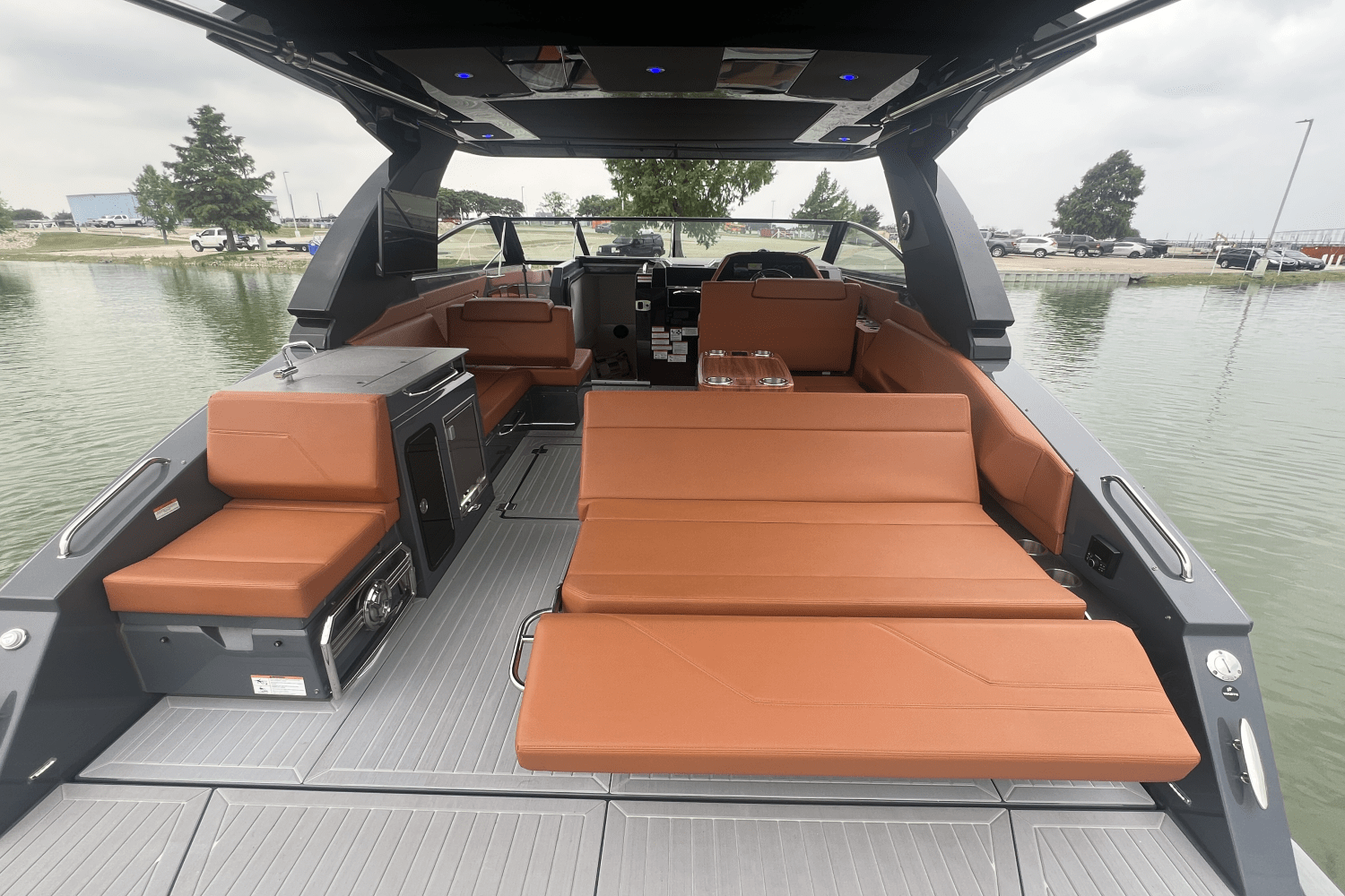 Slide: The Image of Cruisers Yachts 34GLS I/O SOUTH BEACH 2023 - 27