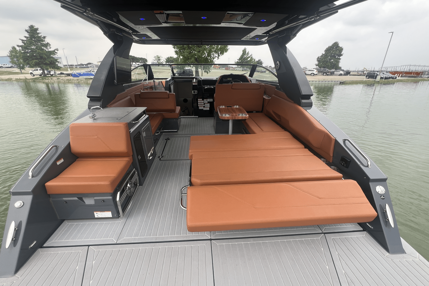 Slide: The Image of Cruisers Yachts 34GLS I/O SOUTH BEACH 2023 - 28