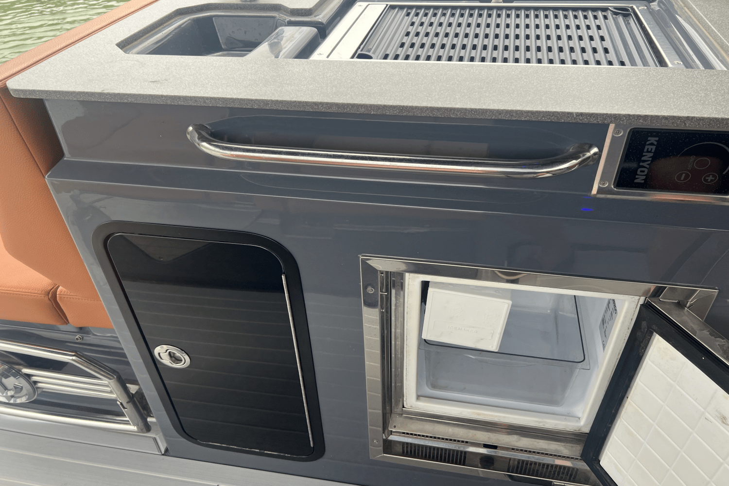 Slide: The Image of Cruisers Yachts 34GLS I/O SOUTH BEACH 2023 - 34