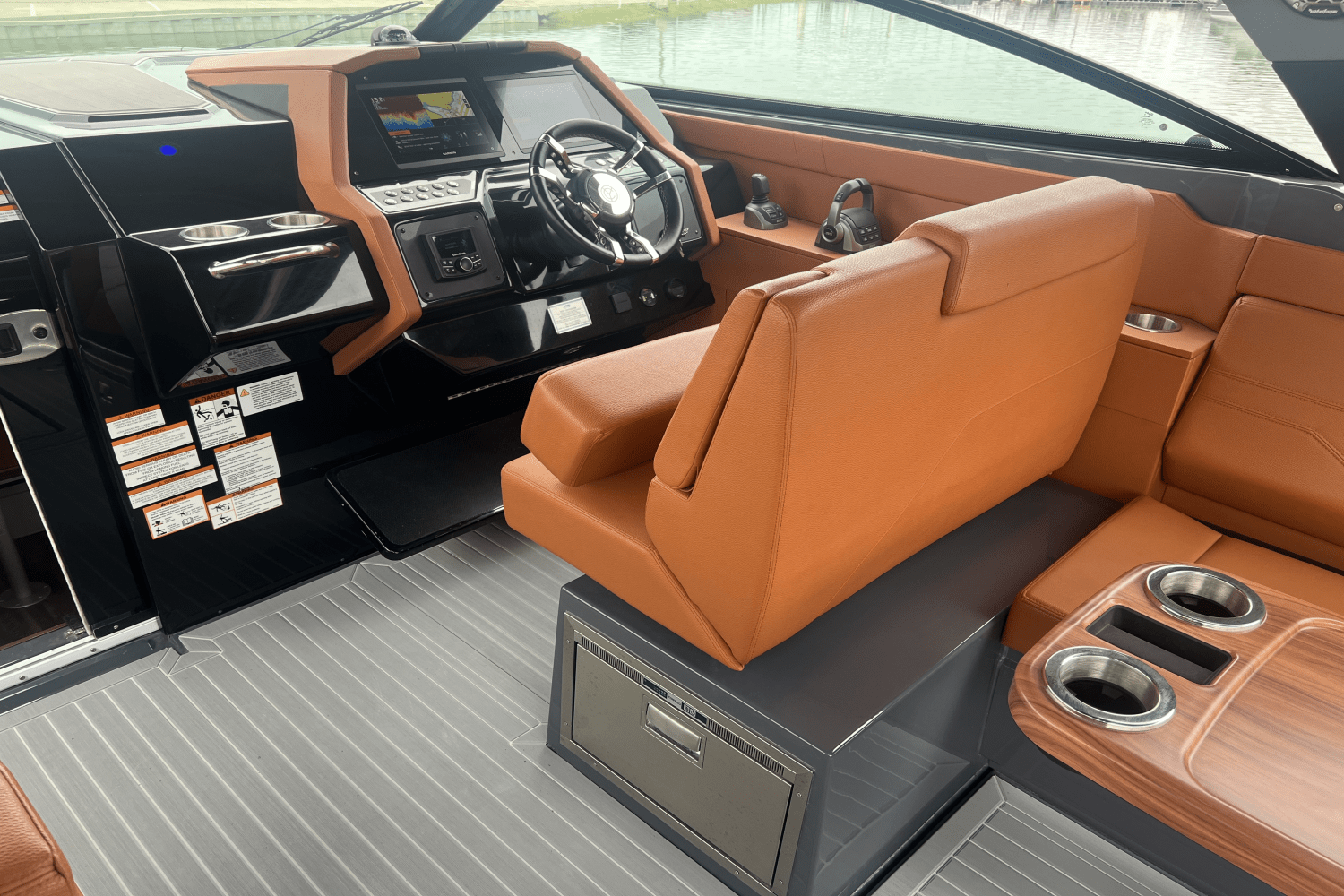 Slide: The Image of Cruisers Yachts 34GLS I/O SOUTH BEACH 2023 - 37