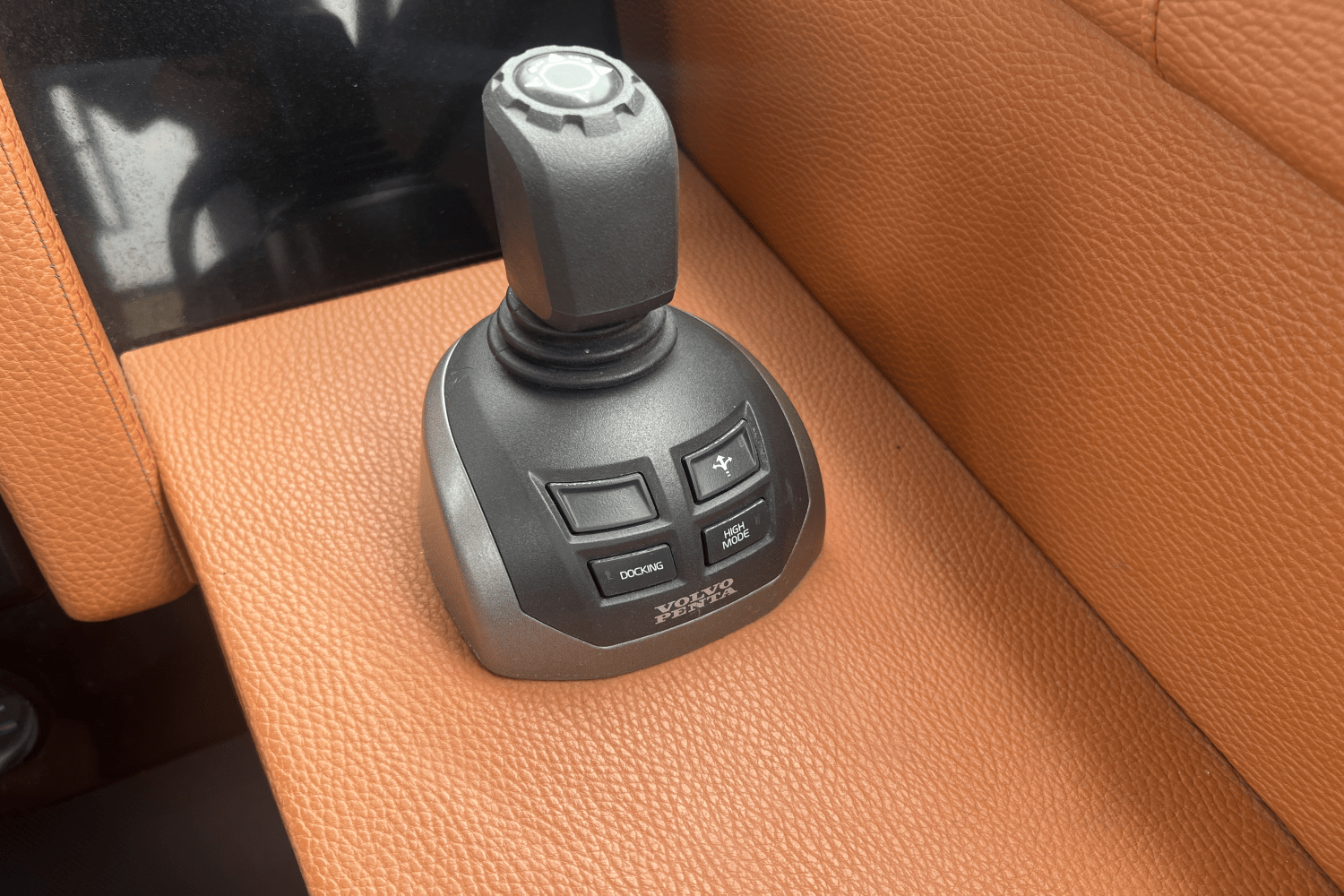 Slide: The Image of Cruisers Yachts 34GLS I/O SOUTH BEACH 2023 - 40