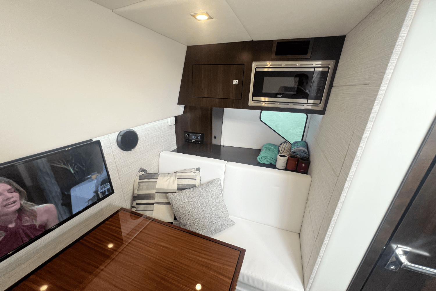 Slide: The Image of Cruisers Yachts 34GLS I/O SOUTH BEACH 2023 - 47