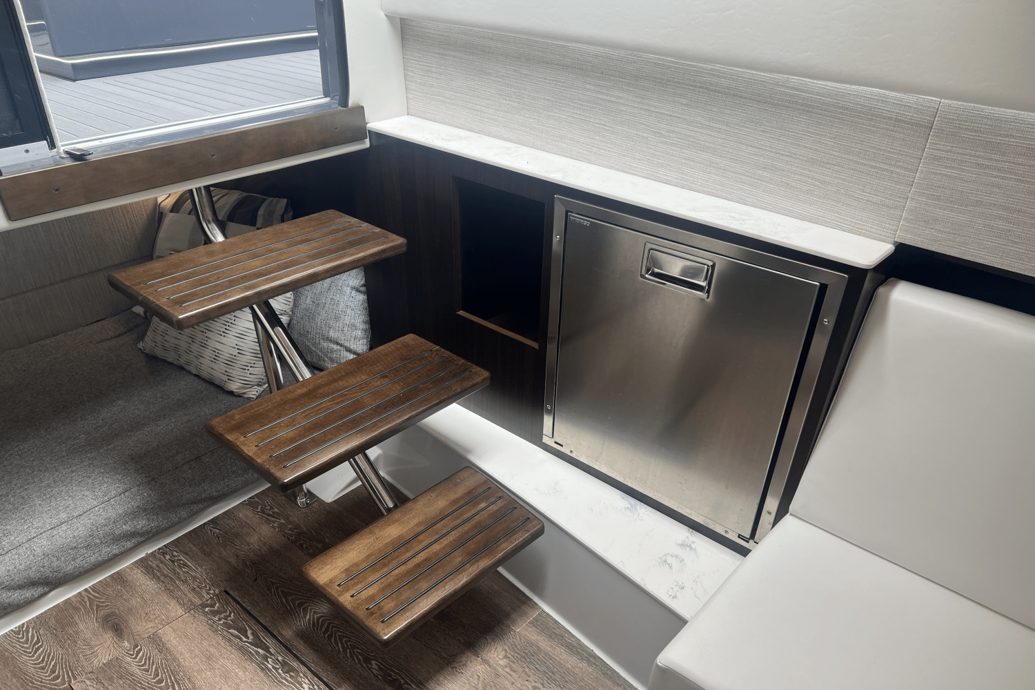 Slide: The Image of Cruisers Yachts 34GLS I/O SOUTH BEACH 2023 - 49