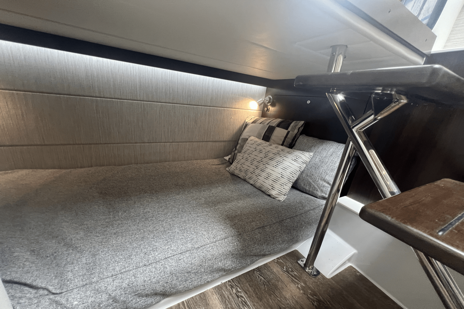 Slide: The Image of Cruisers Yachts 34GLS I/O SOUTH BEACH 2023 - 50