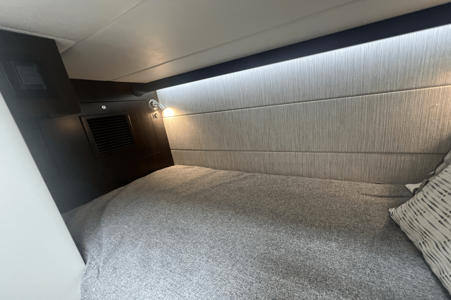 Slide: The Image of Cruisers Yachts 34GLS I/O SOUTH BEACH 2023 - 51