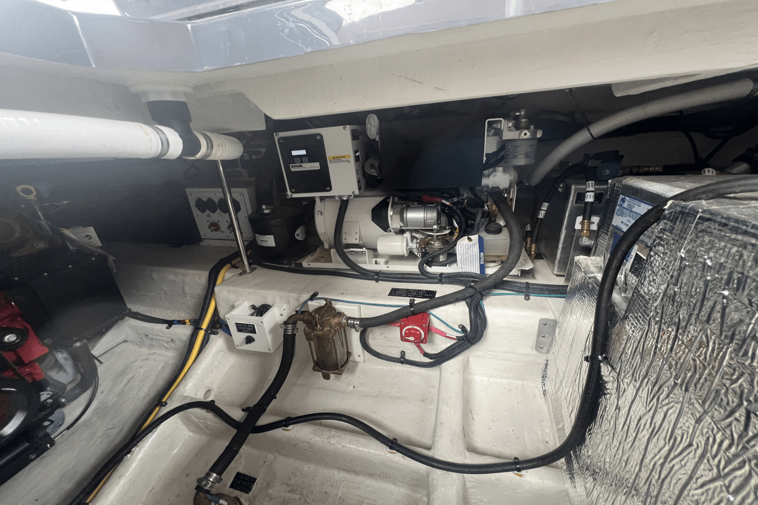 Slide: The Image of Cruisers Yachts 34GLS I/O SOUTH BEACH 2023 - 59