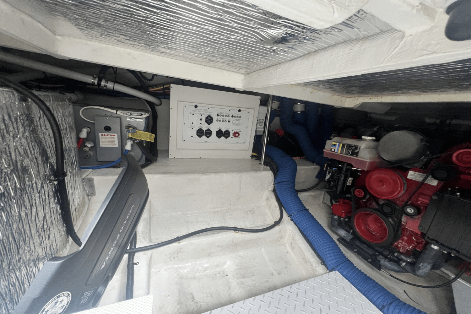 Slide: The Image of Cruisers Yachts 34GLS I/O SOUTH BEACH 2023 - 60