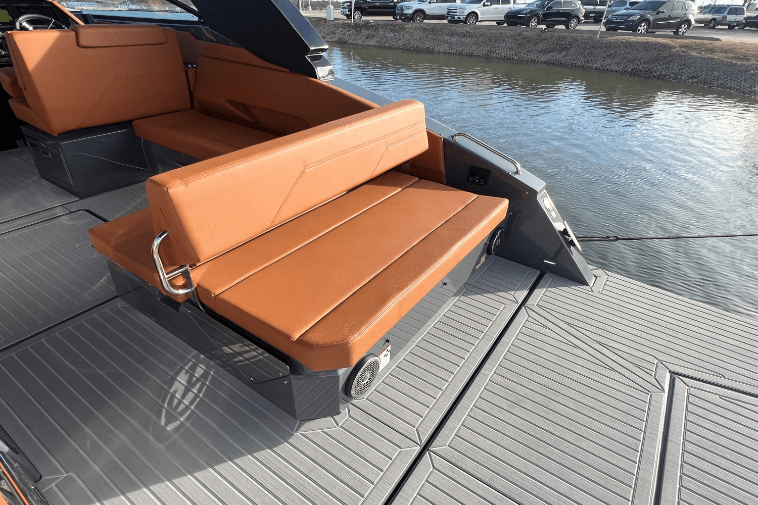 Slide: The Image of Cruisers Yachts 34GLS I/O SOUTH BEACH 2023 - 75