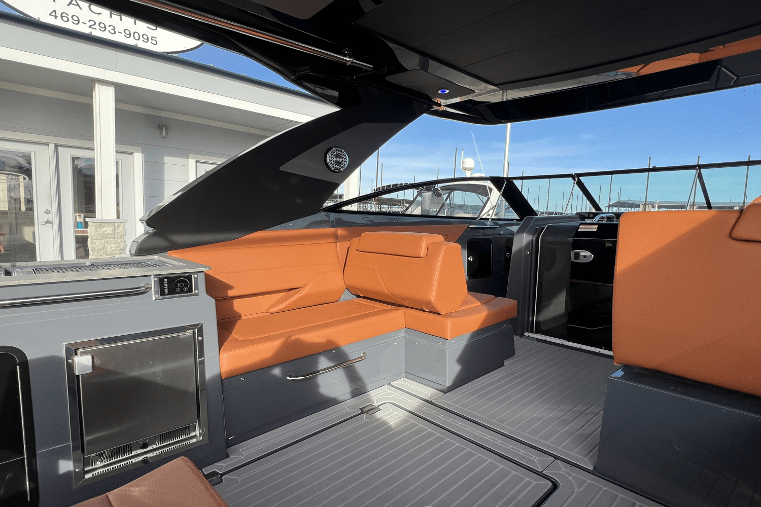 Slide: The Image of Cruisers Yachts 34GLS I/O SOUTH BEACH 2023 - 81