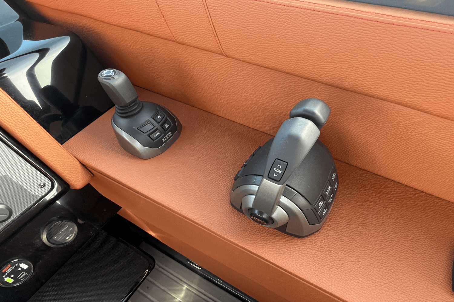 Slide: The Image of Cruisers Yachts 34GLS I/O SOUTH BEACH 2023 - 88