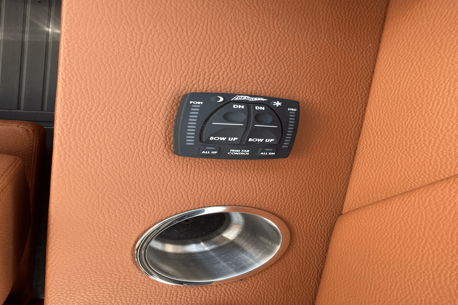 Slide: The Image of Cruisers Yachts 34GLS I/O SOUTH BEACH 2023 - 90