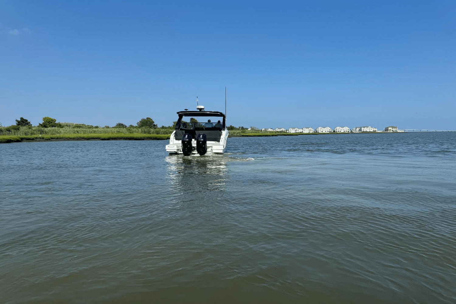 Slide: The Image of Cruisers Yachts 34 GLS Outboard 2025 - 10