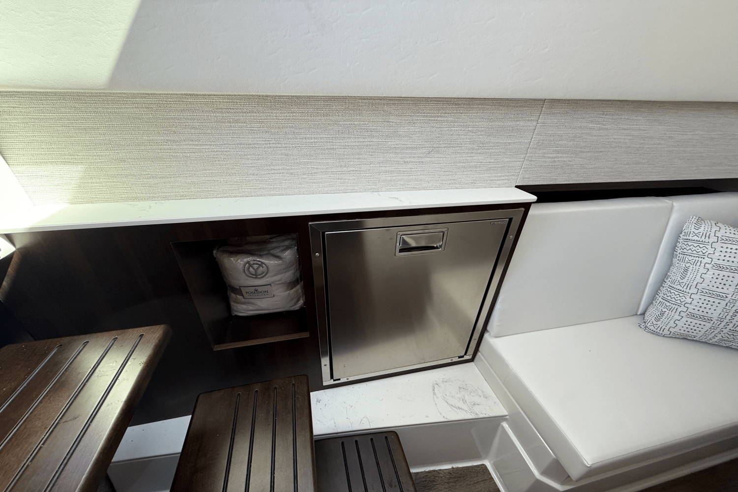 Slide: The Image of Cruisers Yachts 34 GLS Outboard 2025 - 17