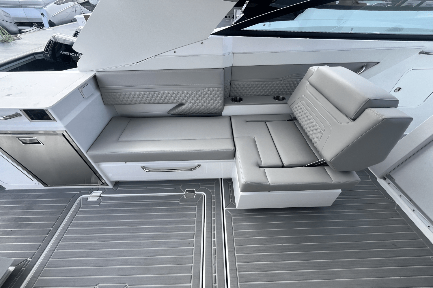 Slide: The Image of Cruisers Yachts 34 GLS Outboard 2025 - 17