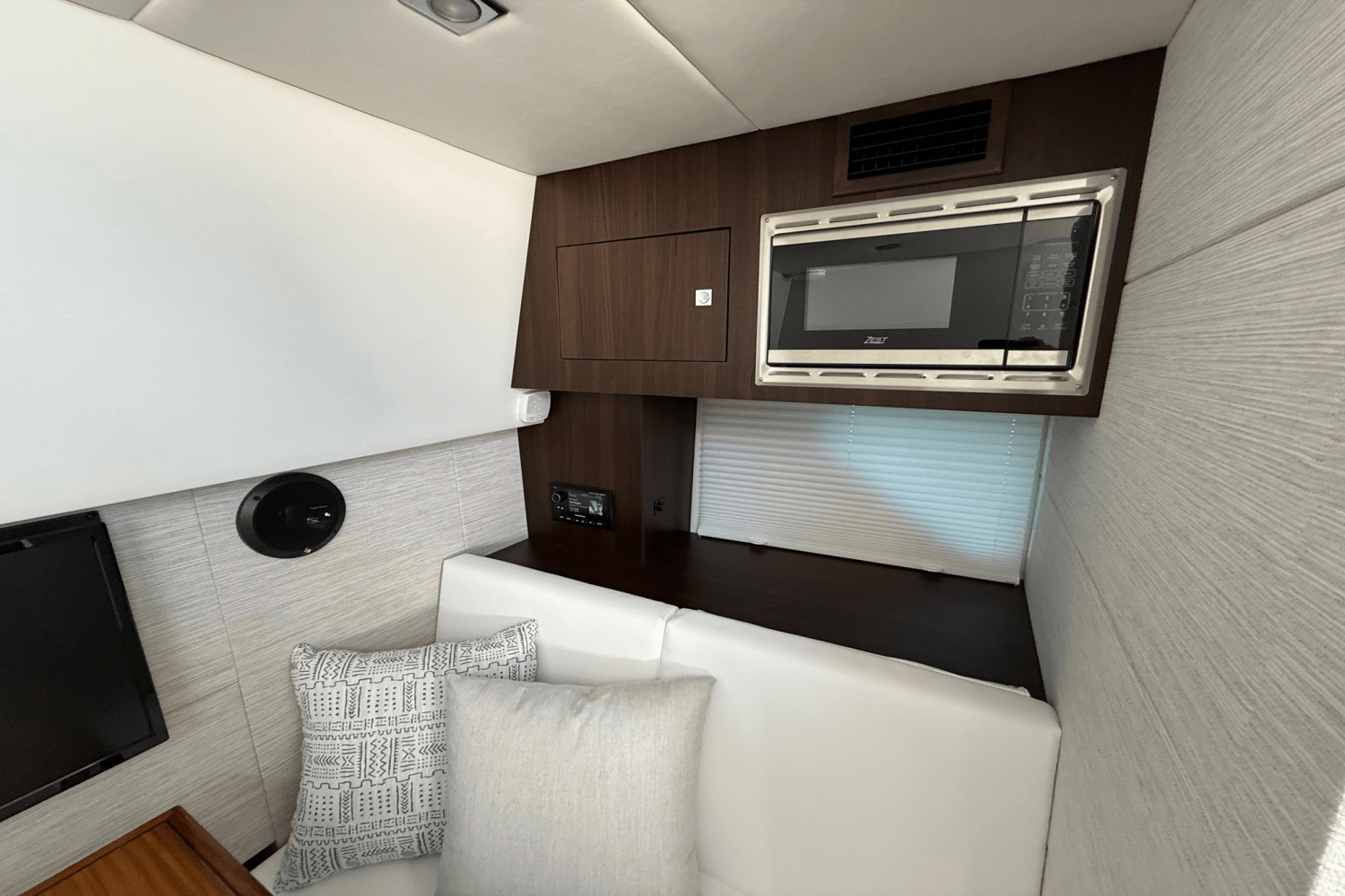 Slide: The Image of Cruisers Yachts 34 GLS Outboard 2025 - 18