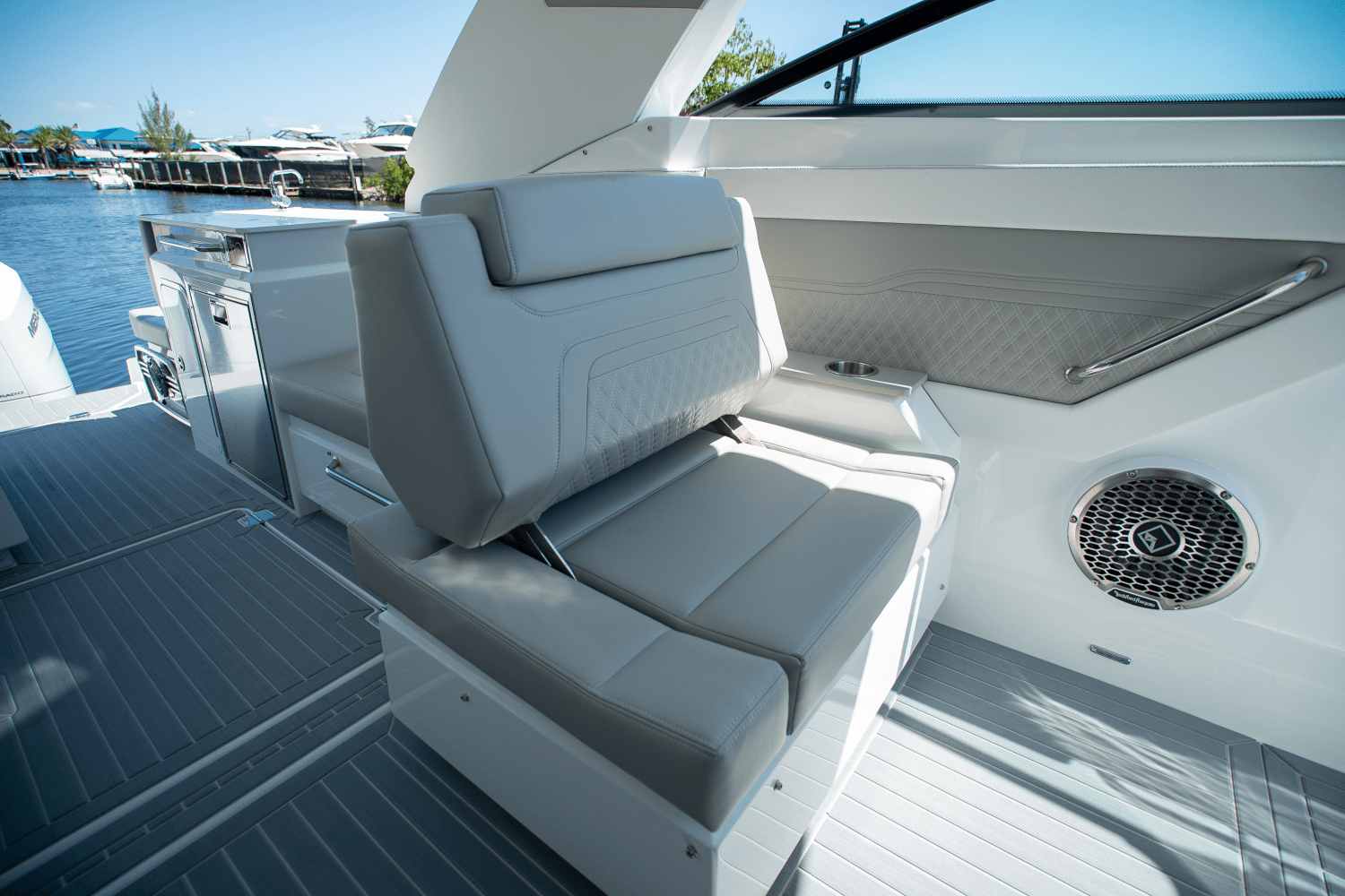 Slide: The Image of Cruisers Yachts 34 GLS Outboard 2025 - 18