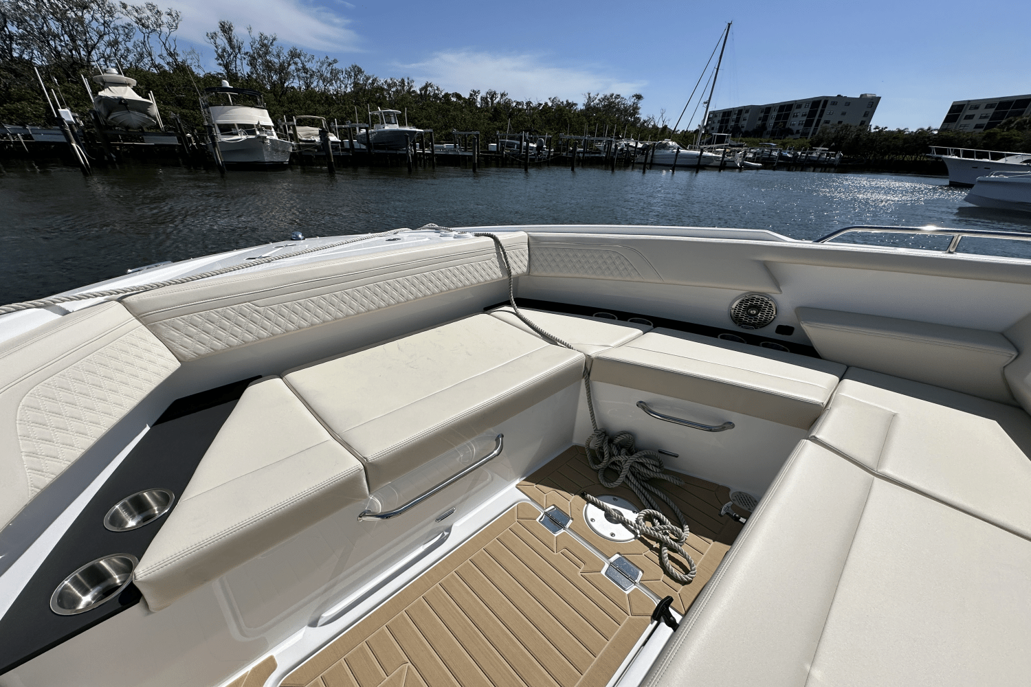 Slide: The Image of Cruisers Yachts 34 GLS Outboard 2025 - 19