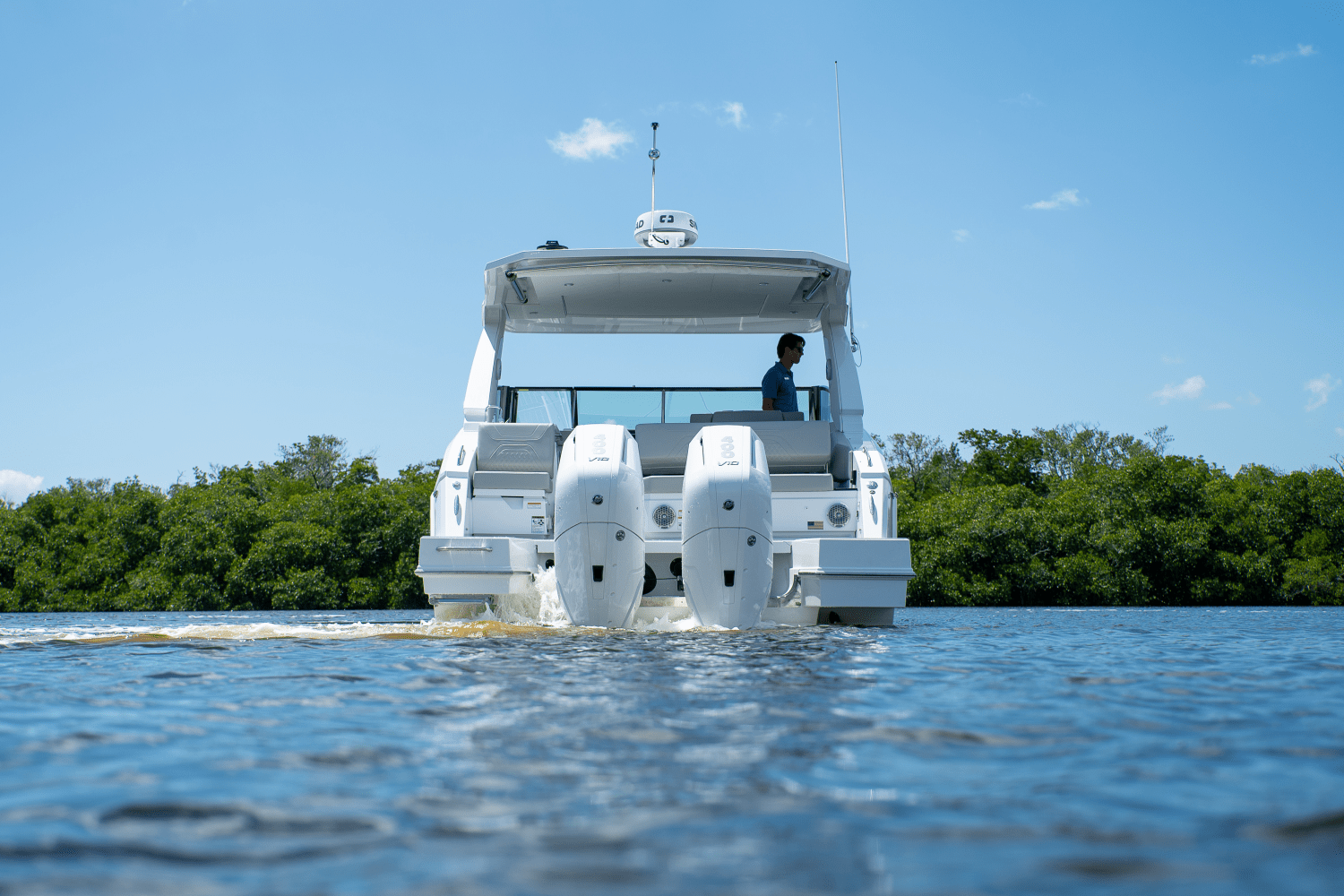 Slide: The Image of Cruisers Yachts 34 GLS Outboard 2025 - 35