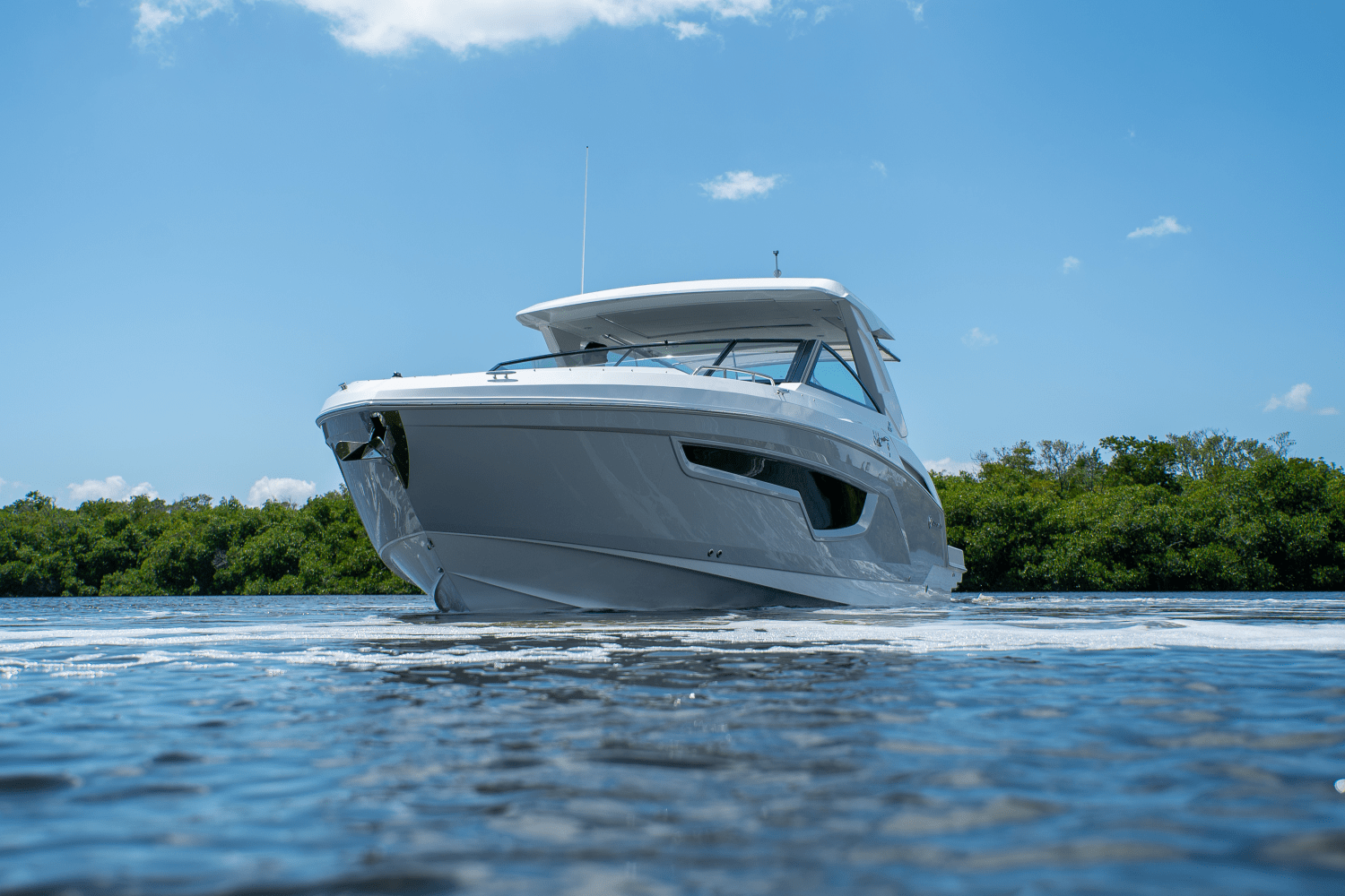 Slide: The Image of Cruisers Yachts 34 GLS Outboard 2025 - 41