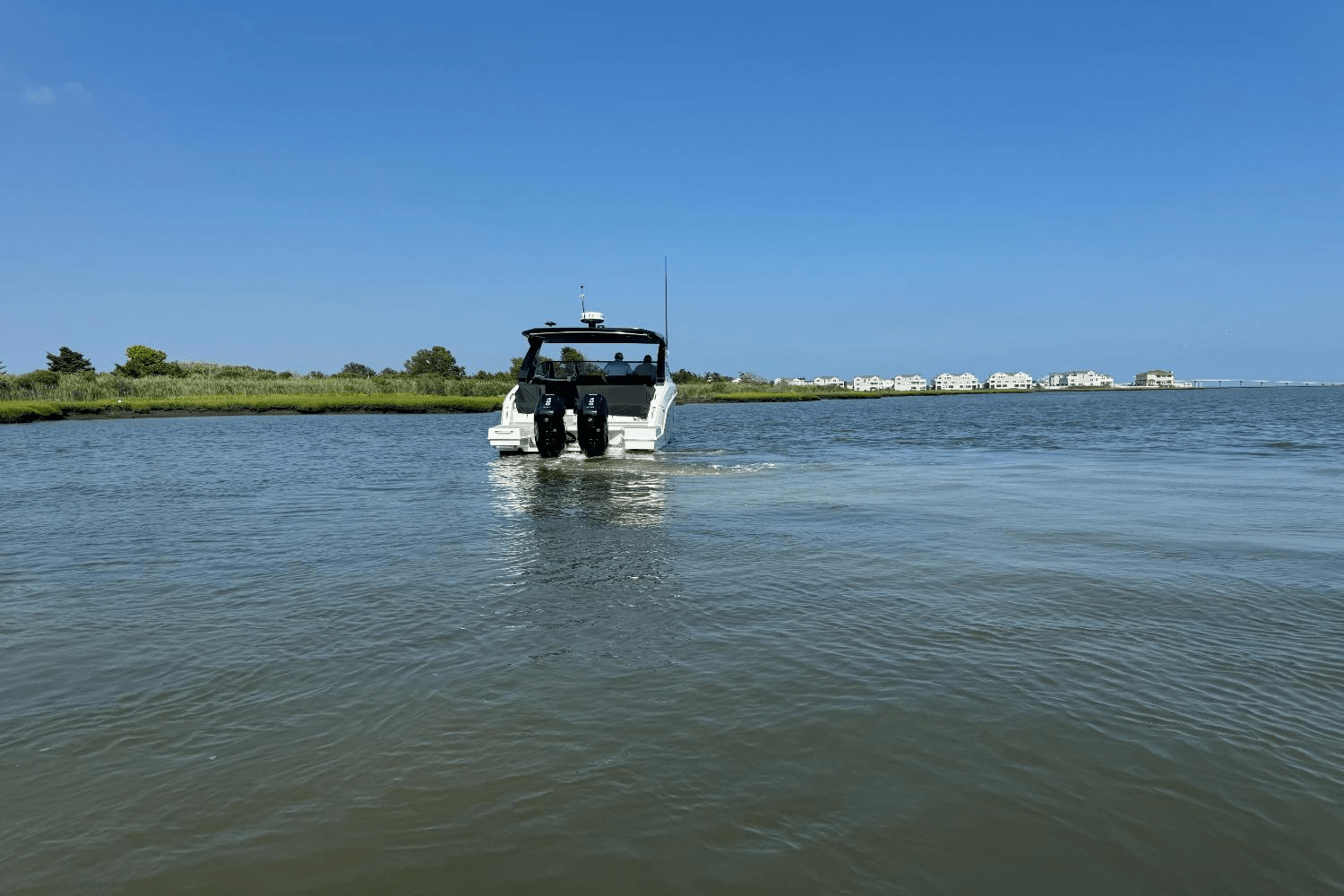 Slide: The Image of Cruisers Yachts 34 GLS Outboard 2025 - 54
