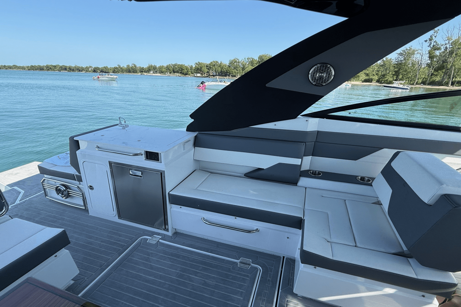 Slide: The Image of Cruisers Yachts 34 GLS Outboard 2025 - 6