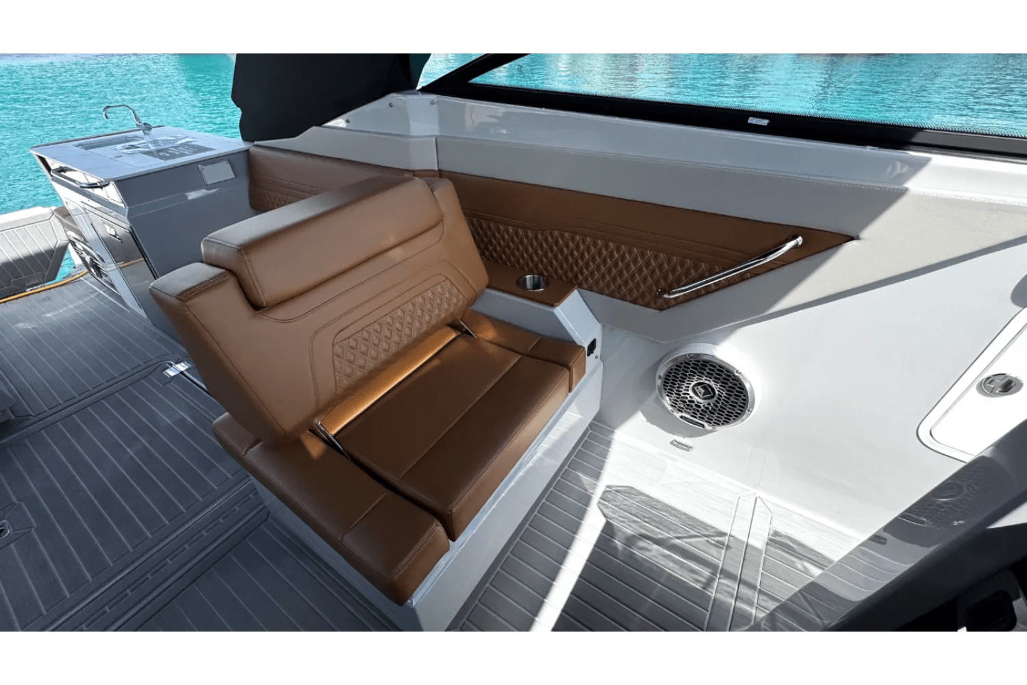 Slide: The Image of Cruisers Yachts 34 GLS South Beach Outboard 2024 - 10