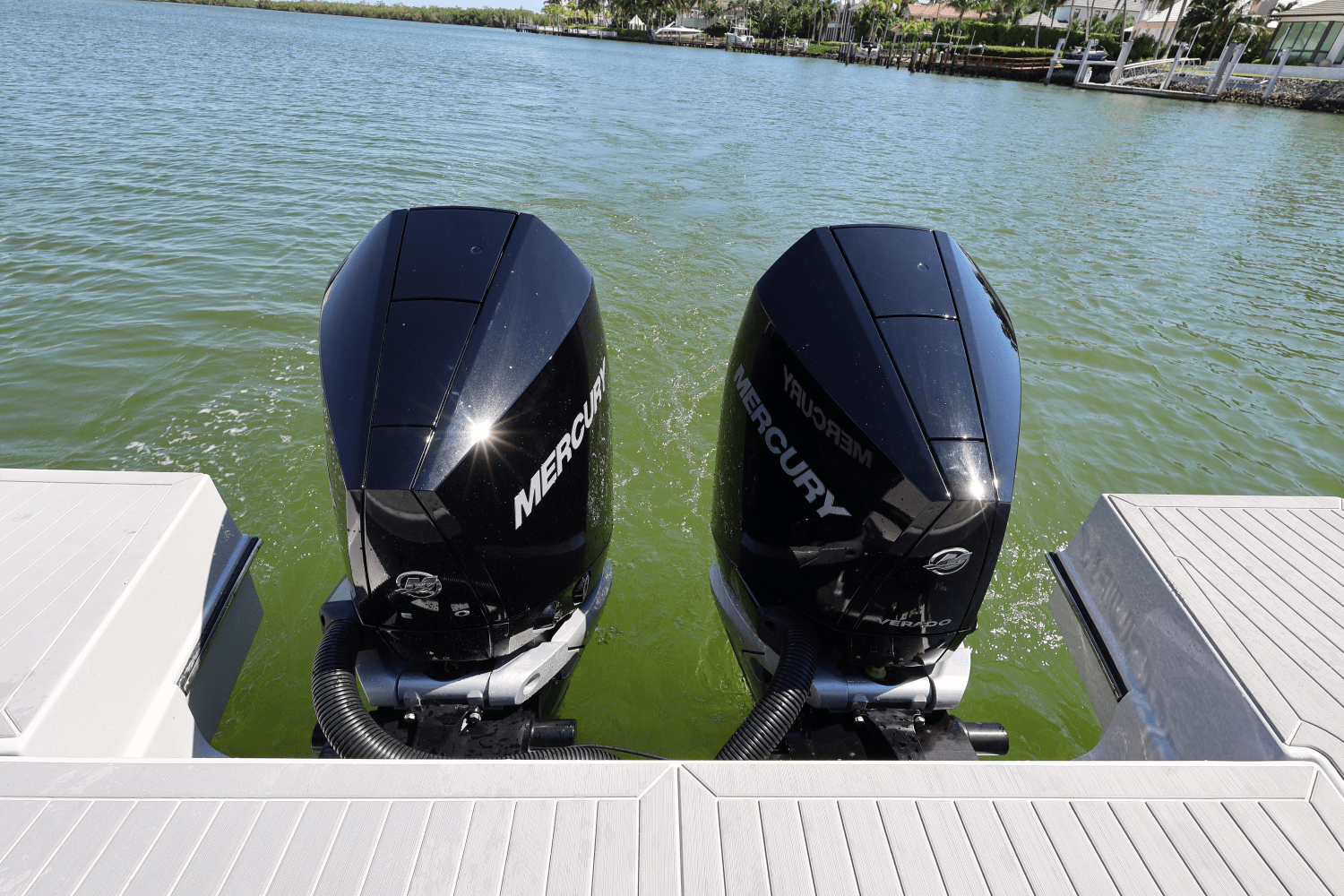 Slide: The Image of Cruisers Yachts 34 GLS South Beach Outboard 2024 - 11