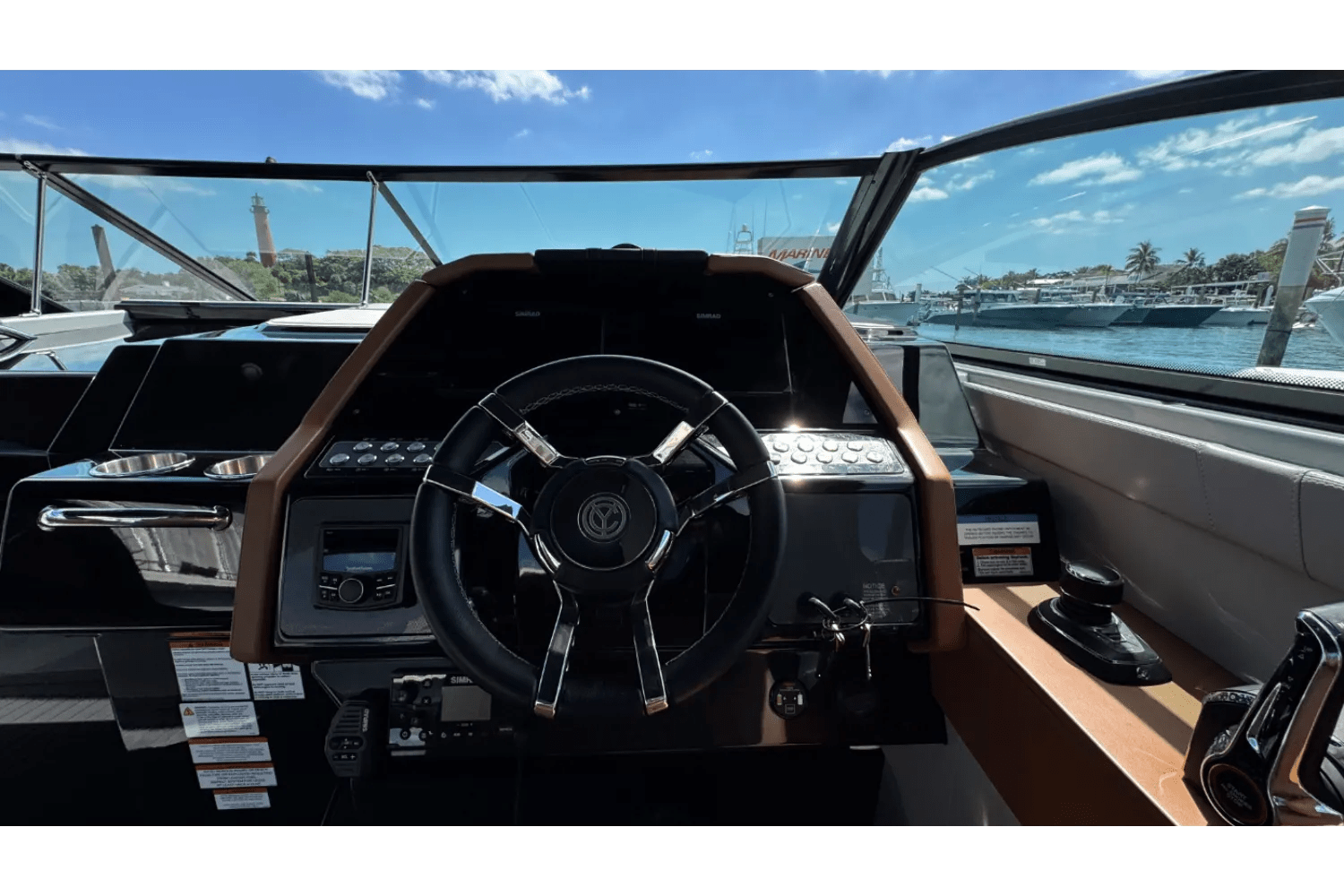 Slide: The Image of Cruisers Yachts 34 GLS South Beach Outboard 2024 - 12