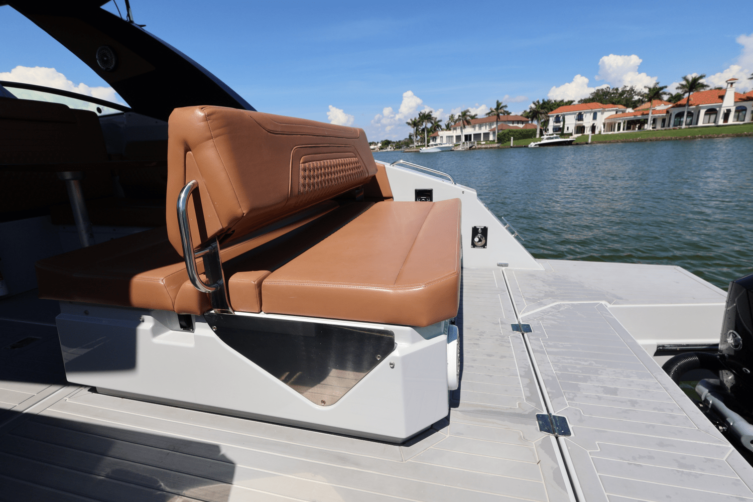 Slide: The Image of Cruisers Yachts 34 GLS South Beach Outboard 2024 - 12