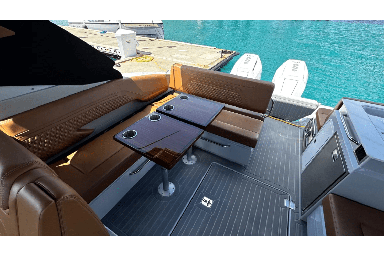 Slide: The Image of Cruisers Yachts 34 GLS South Beach Outboard 2024 - 16