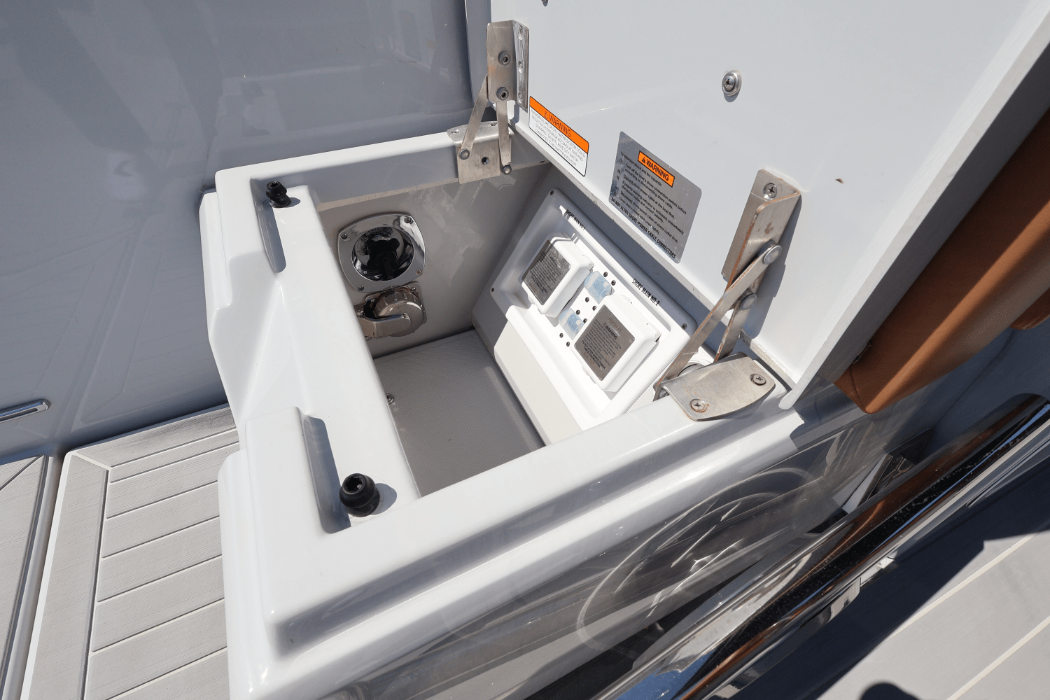 Slide: The Image of Cruisers Yachts 34 GLS South Beach Outboard 2024 - 16