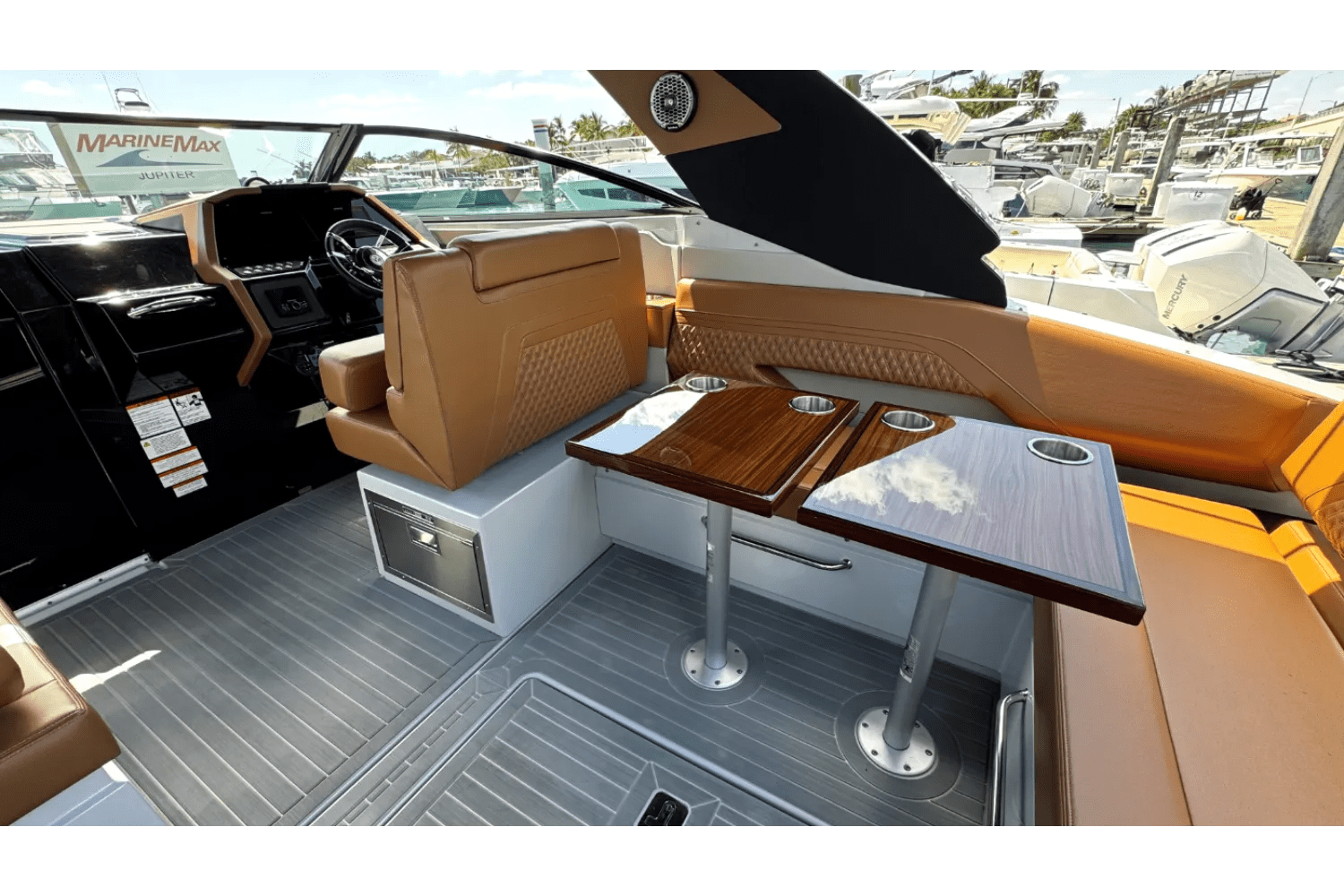 Slide: The Image of Cruisers Yachts 34 GLS South Beach Outboard 2024 - 17
