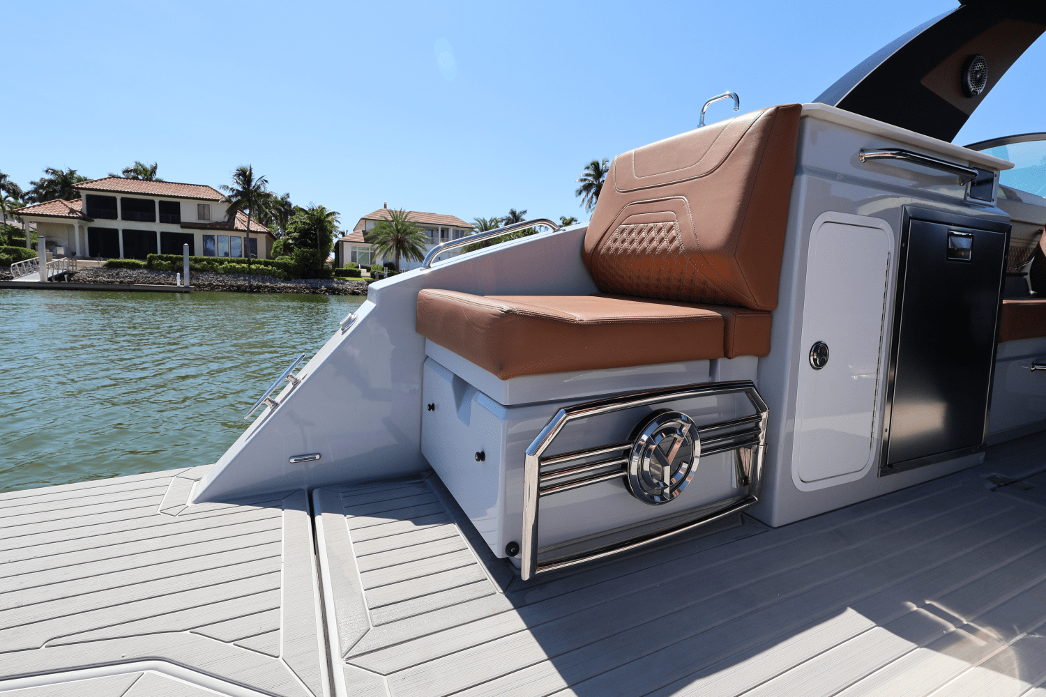Slide: The Image of Cruisers Yachts 34 GLS South Beach Outboard 2024 - 17