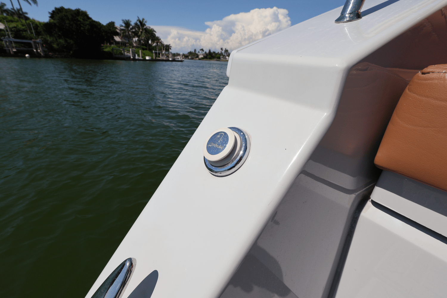 Slide: The Image of Cruisers Yachts 34 GLS South Beach Outboard 2024 - 18