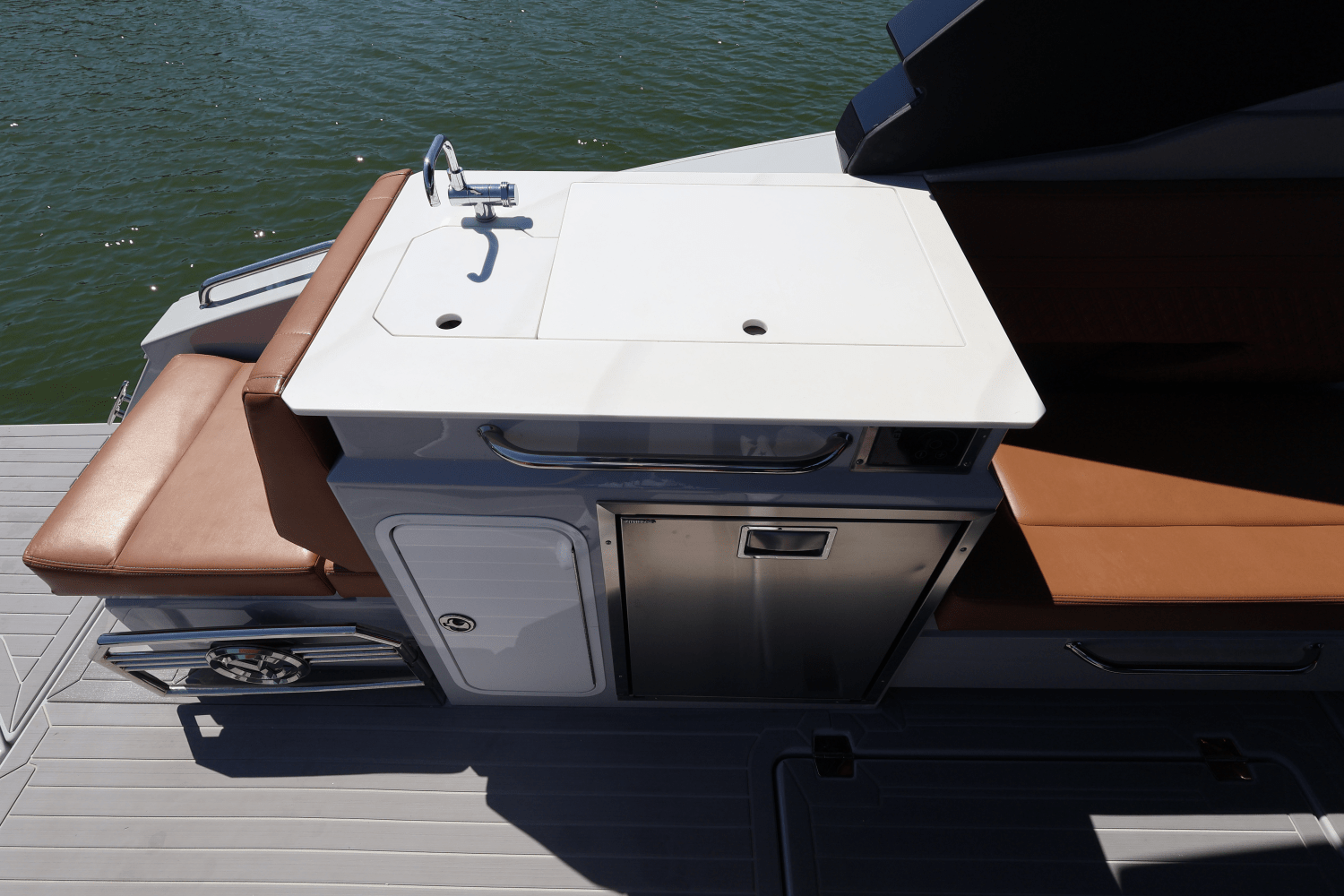 Slide: The Image of Cruisers Yachts 34 GLS South Beach Outboard 2024 - 20