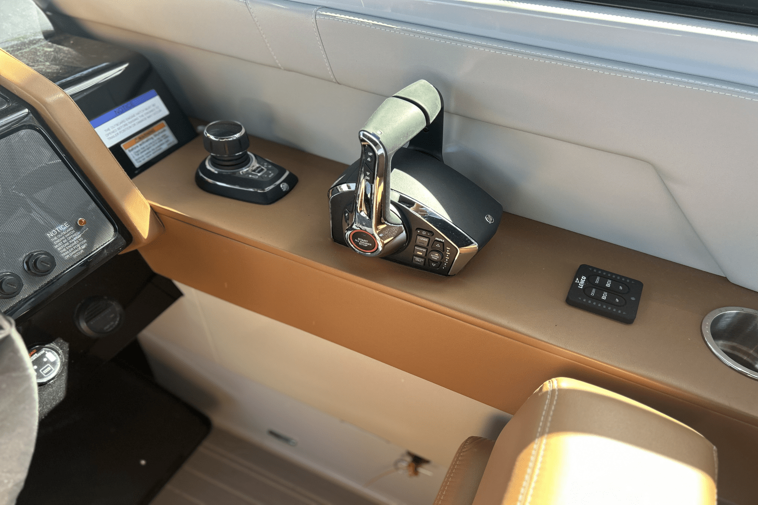 Slide: The Image of Cruisers Yachts 34 GLS South Beach Outboard 2024 - 23