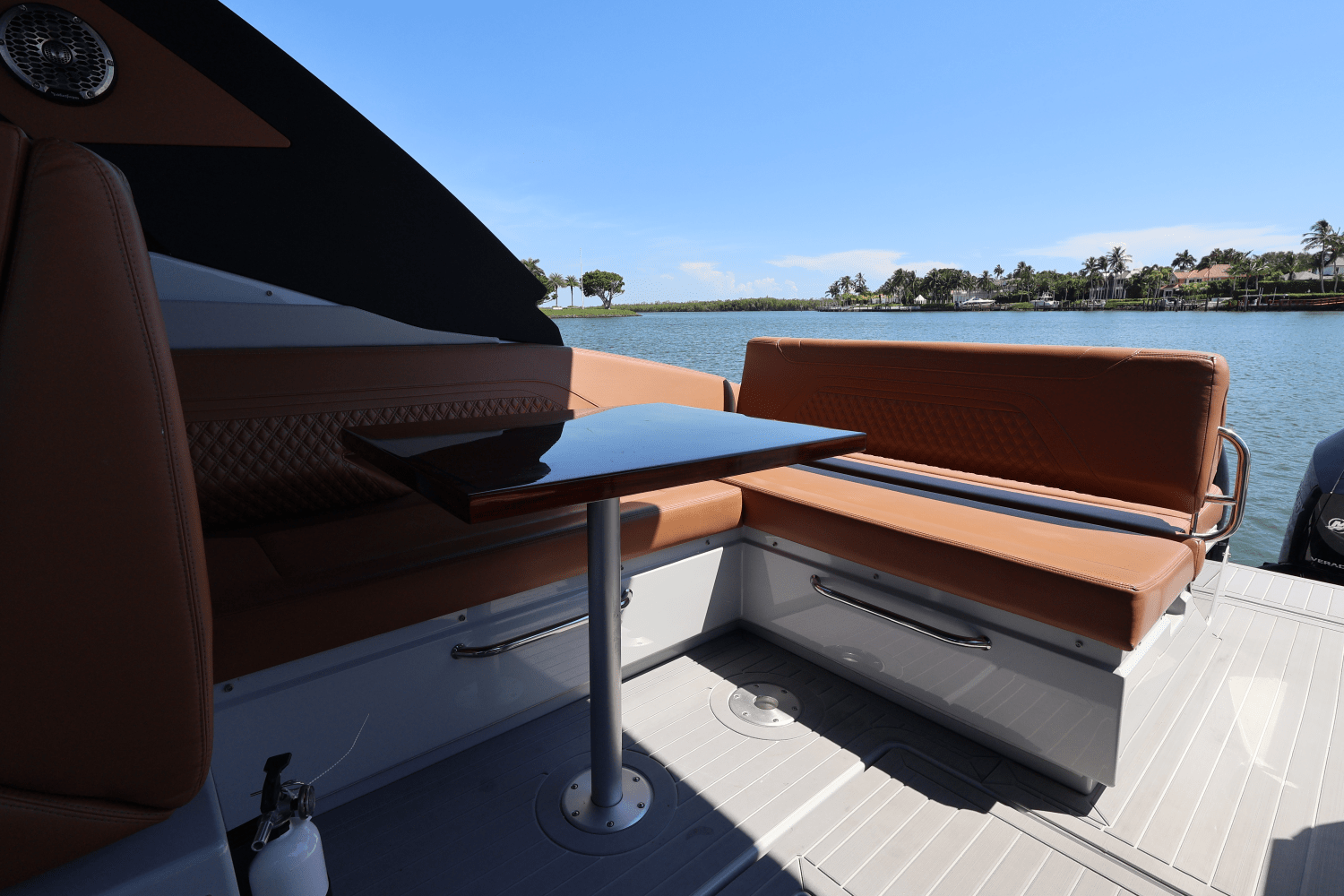 Slide: The Image of Cruisers Yachts 34 GLS South Beach Outboard 2024 - 27